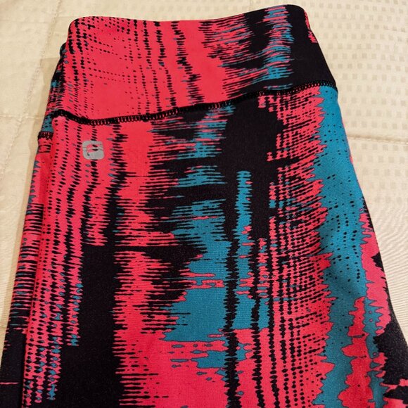 Fabletics, Define Mid-Rise Crop Legging, Medium, Heat Wave Print - Picture 3 of 5